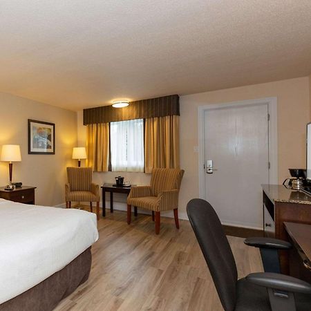 Quality Inn & Suites มาตาเน ภายนอก รูปภาพ