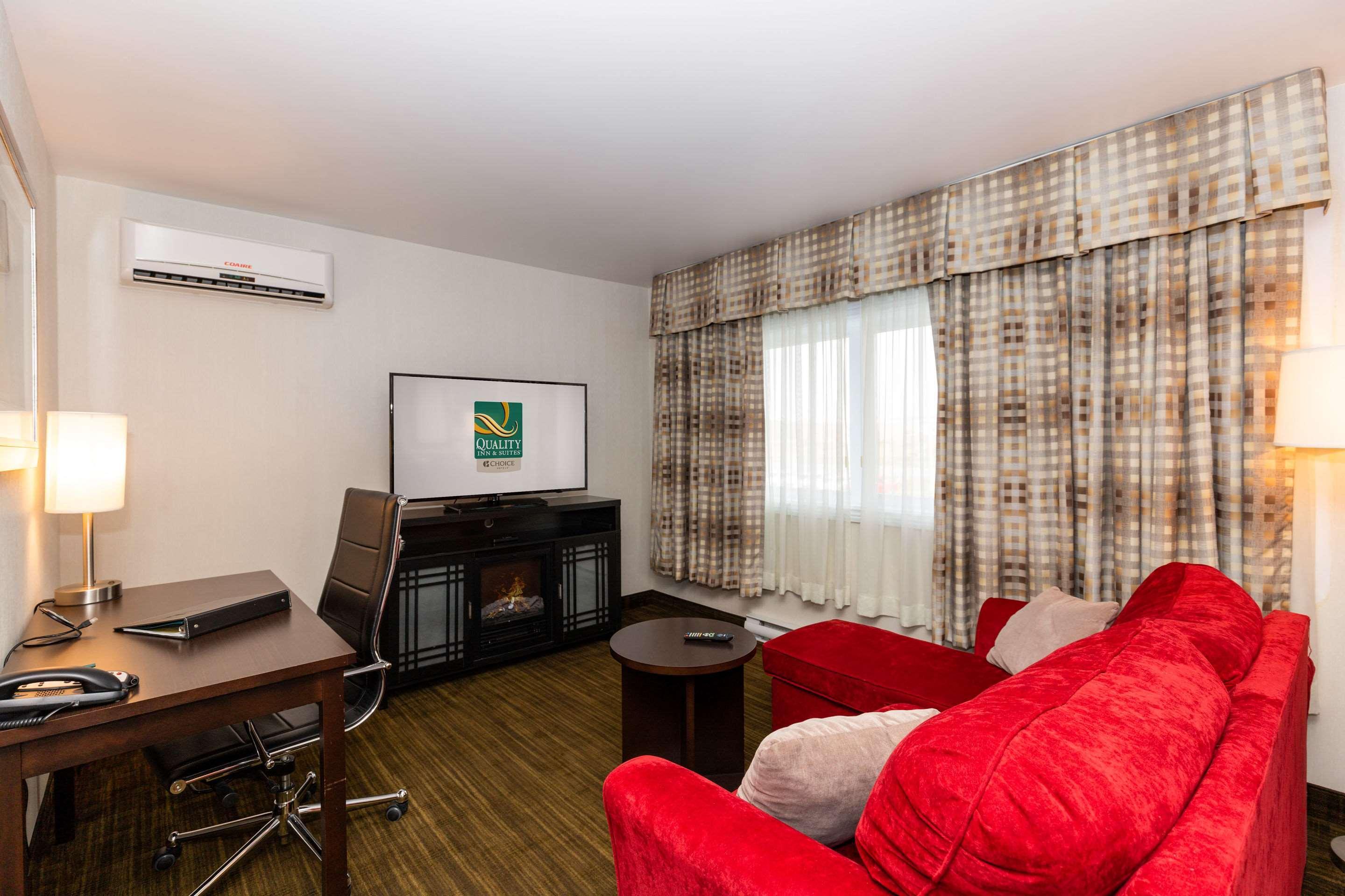 Quality Inn & Suites มาตาเน ภายนอก รูปภาพ