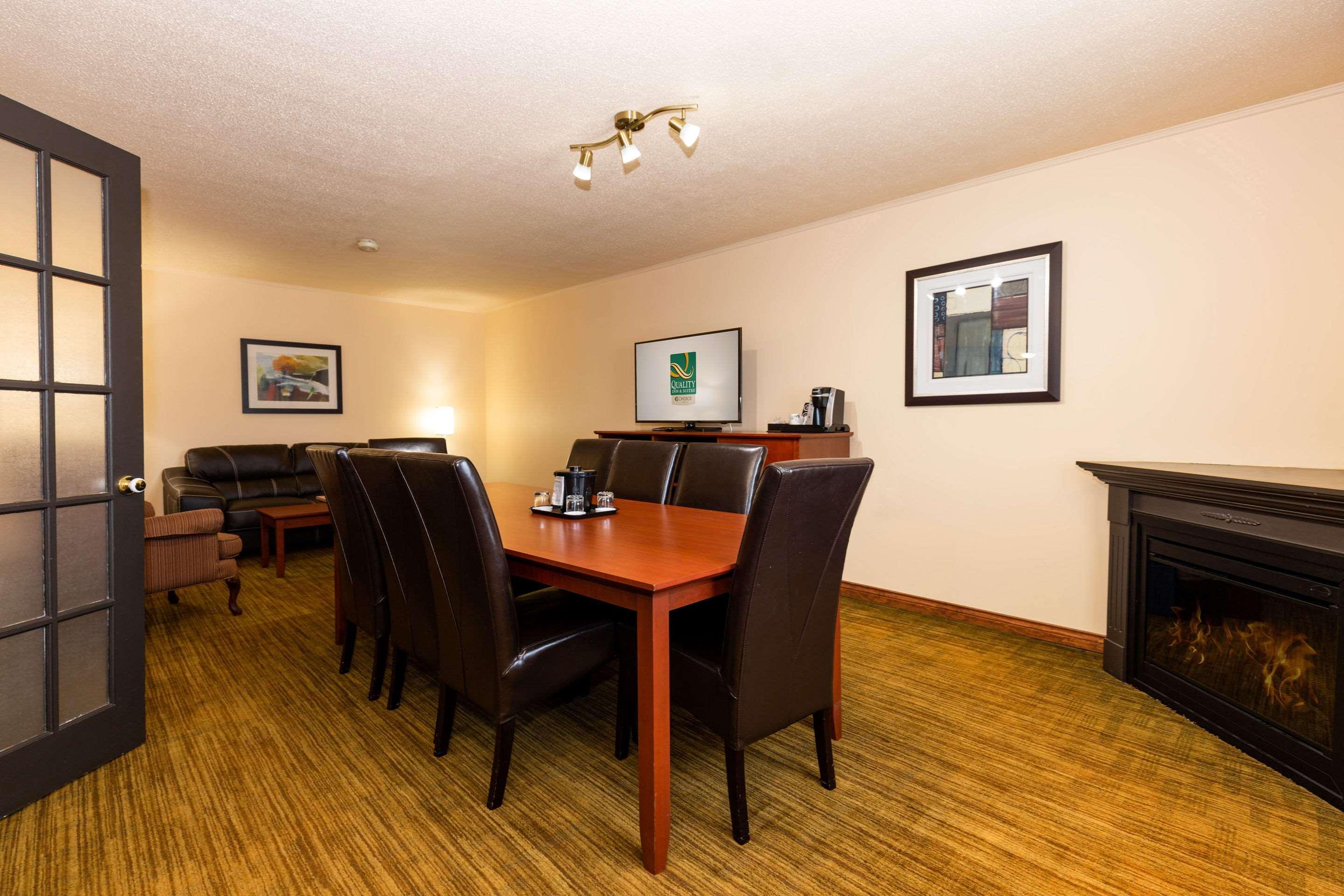 Quality Inn & Suites มาตาเน ภายนอก รูปภาพ