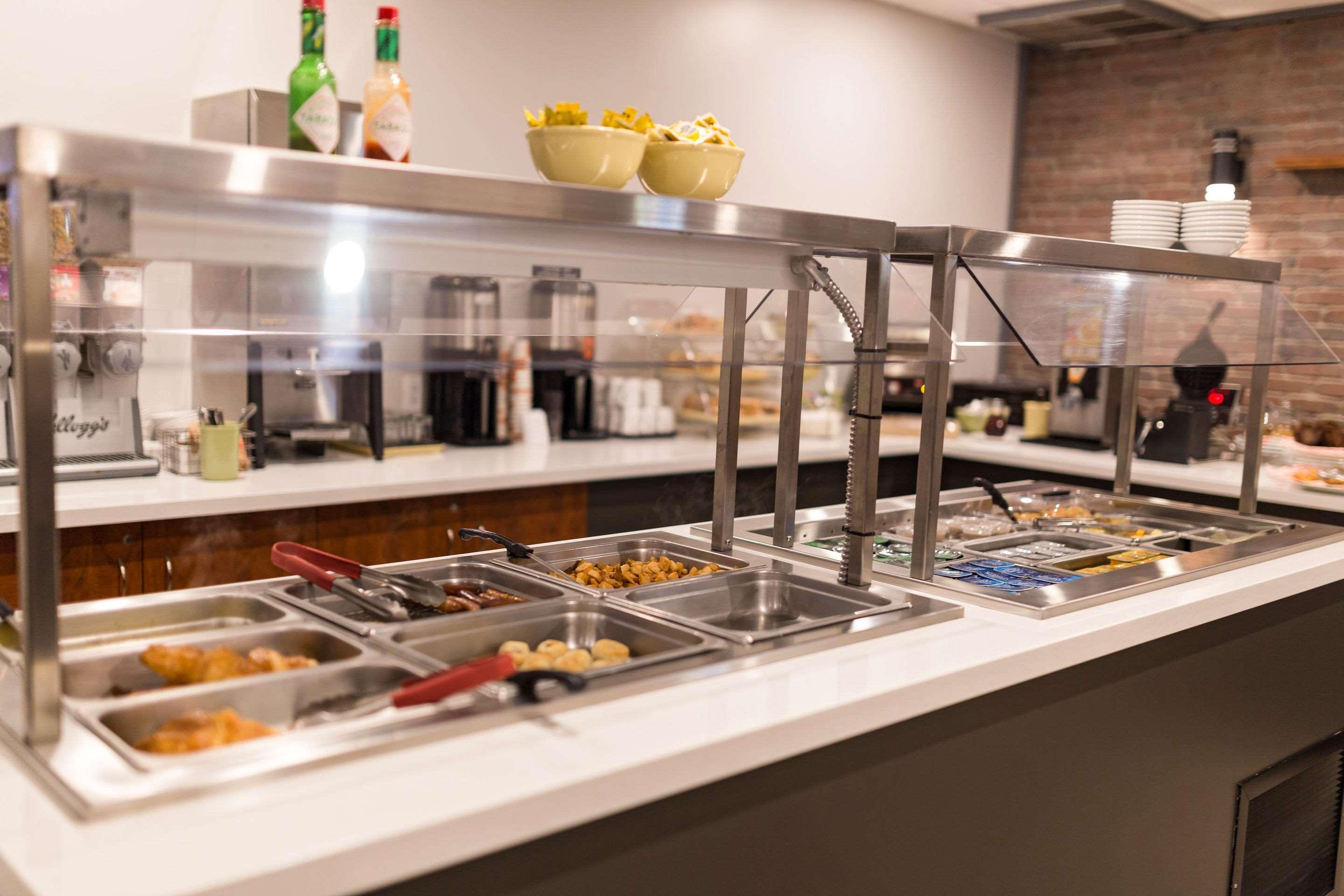 Quality Inn & Suites มาตาเน ภายนอก รูปภาพ