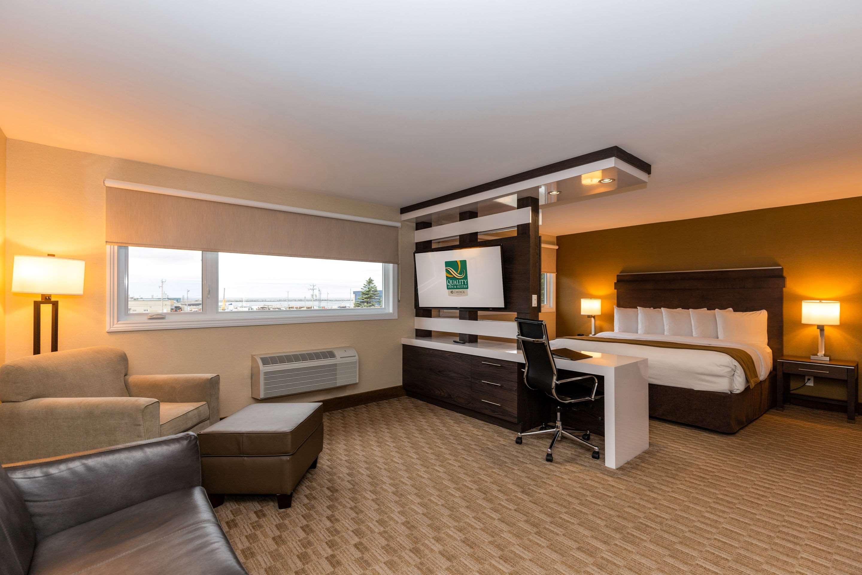 Quality Inn & Suites มาตาเน ภายนอก รูปภาพ