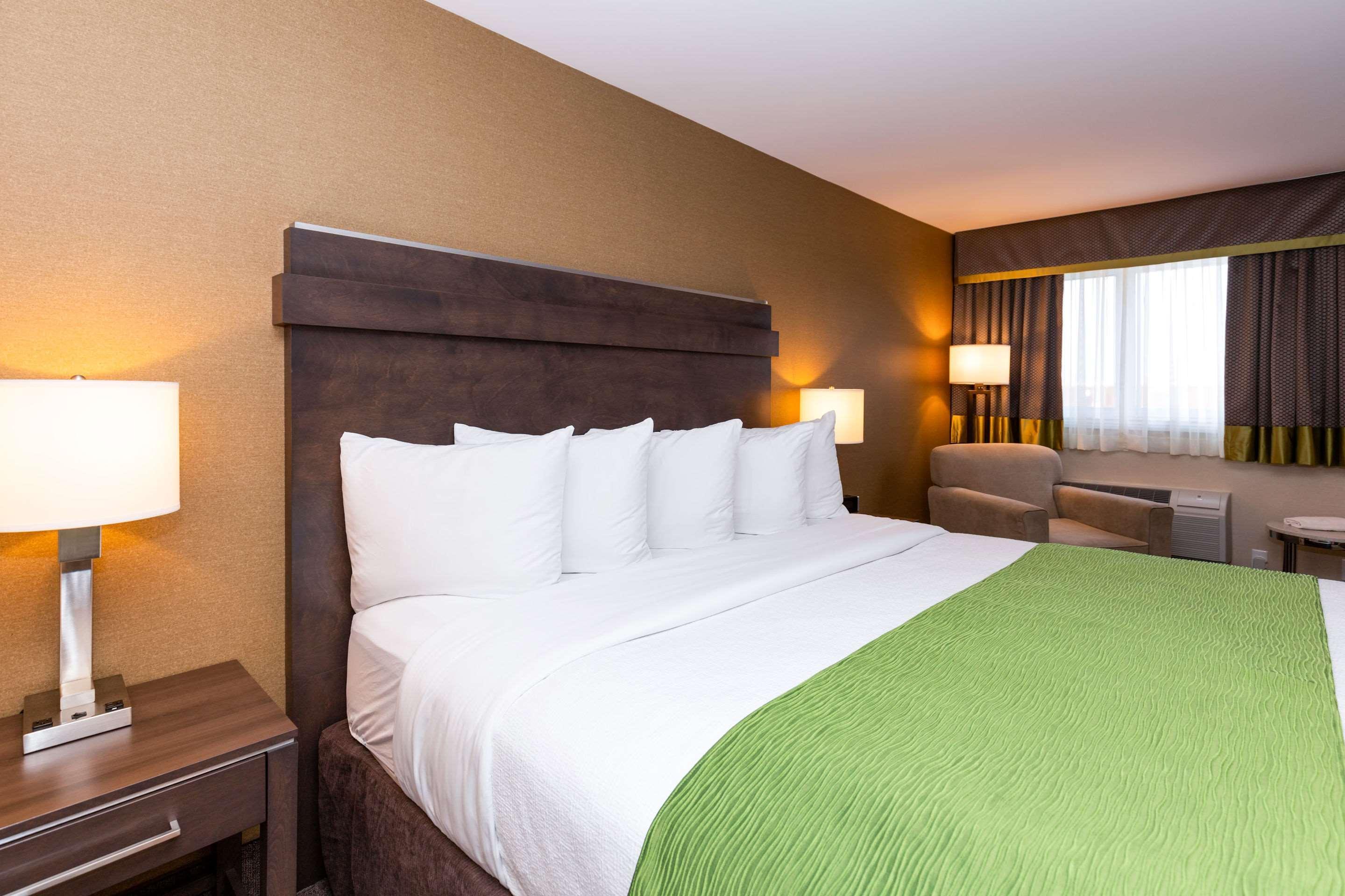 Quality Inn & Suites มาตาเน ภายนอก รูปภาพ