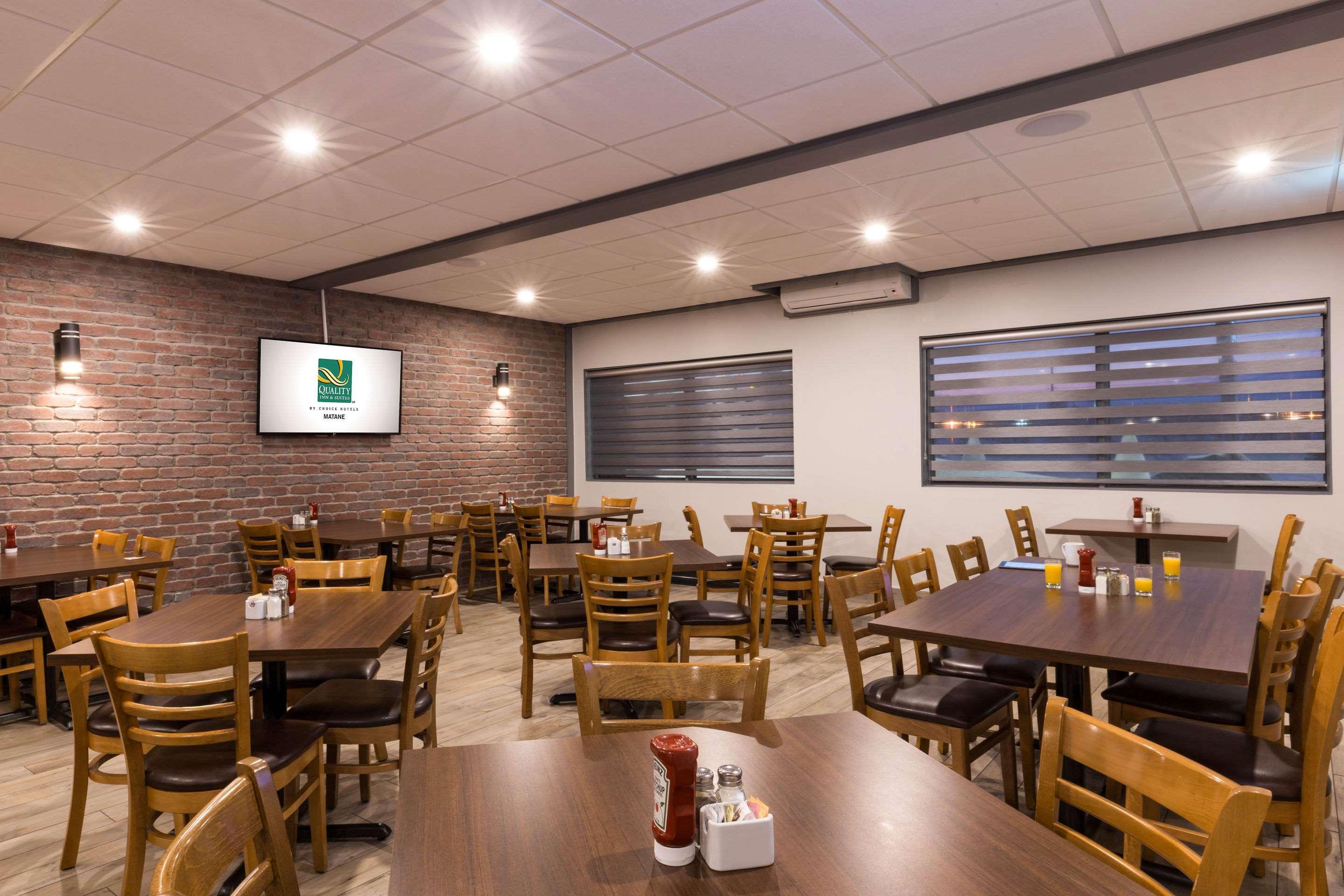 Quality Inn & Suites มาตาเน ภายนอก รูปภาพ