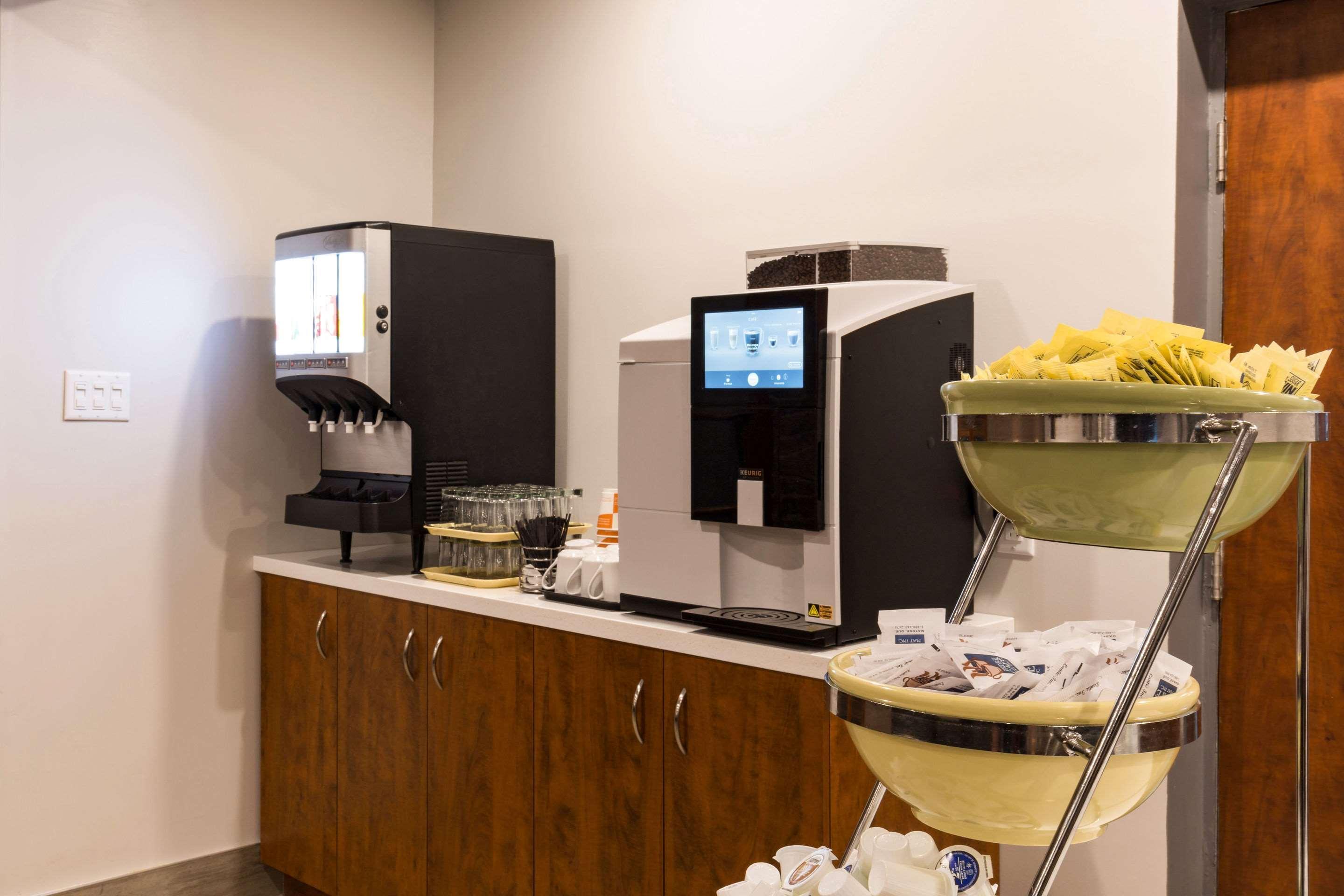Quality Inn & Suites มาตาเน ภายนอก รูปภาพ