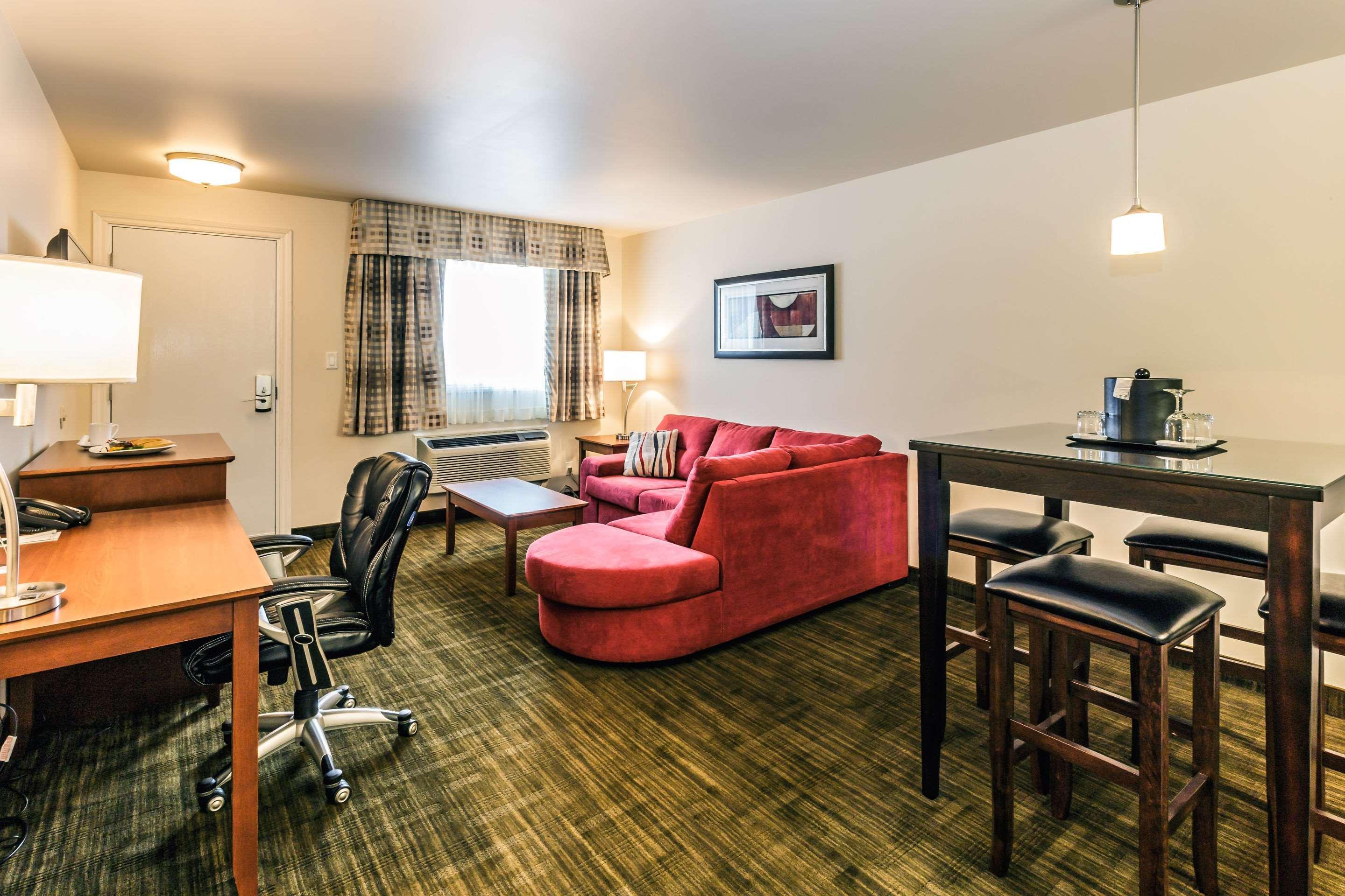 Quality Inn & Suites มาตาเน ภายนอก รูปภาพ