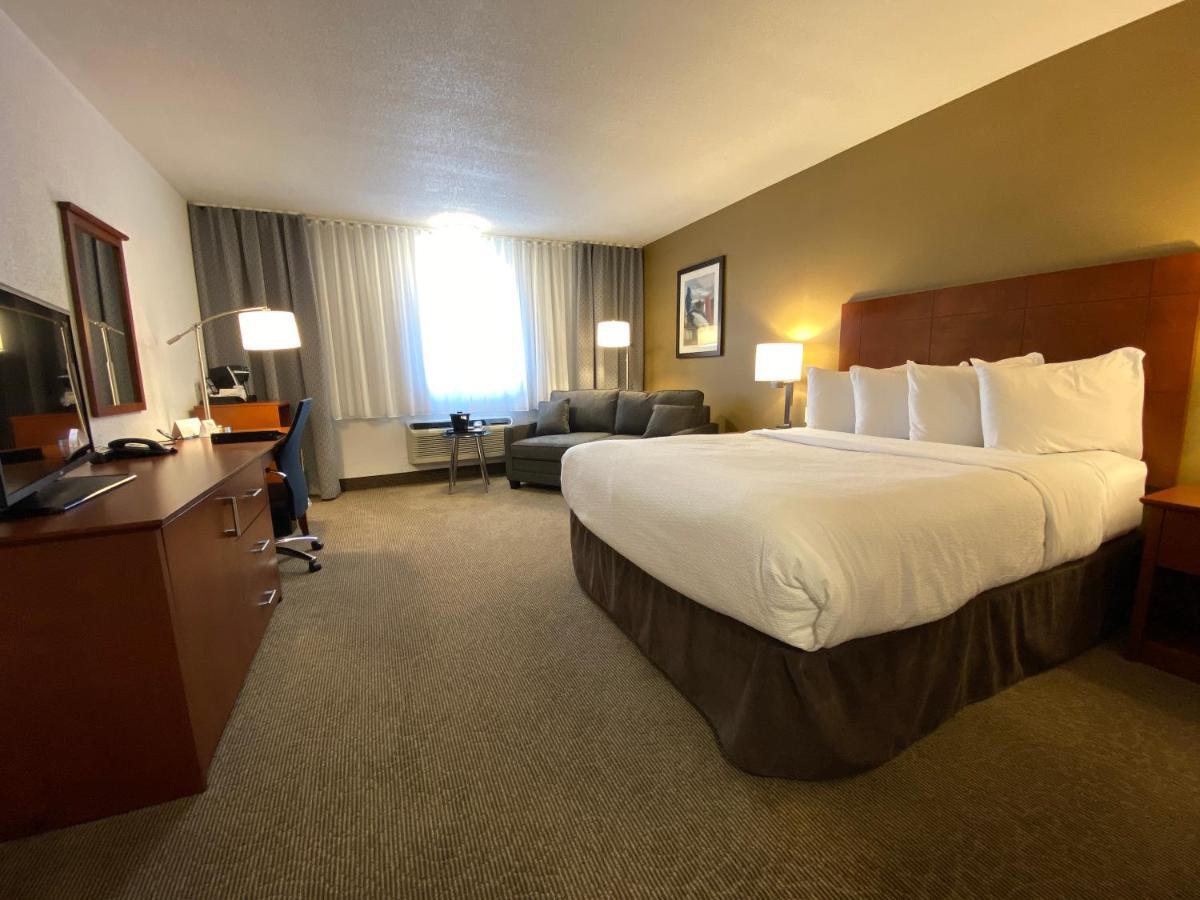 Quality Inn & Suites มาตาเน ภายนอก รูปภาพ